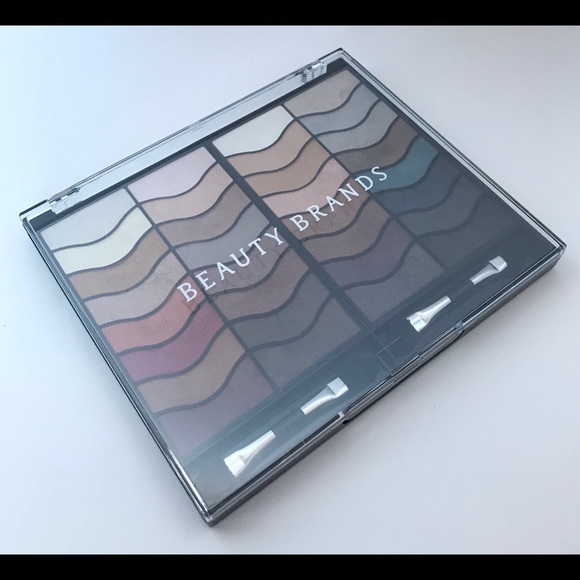 NWT Eyeshadow Palette - Picture 2 of 4